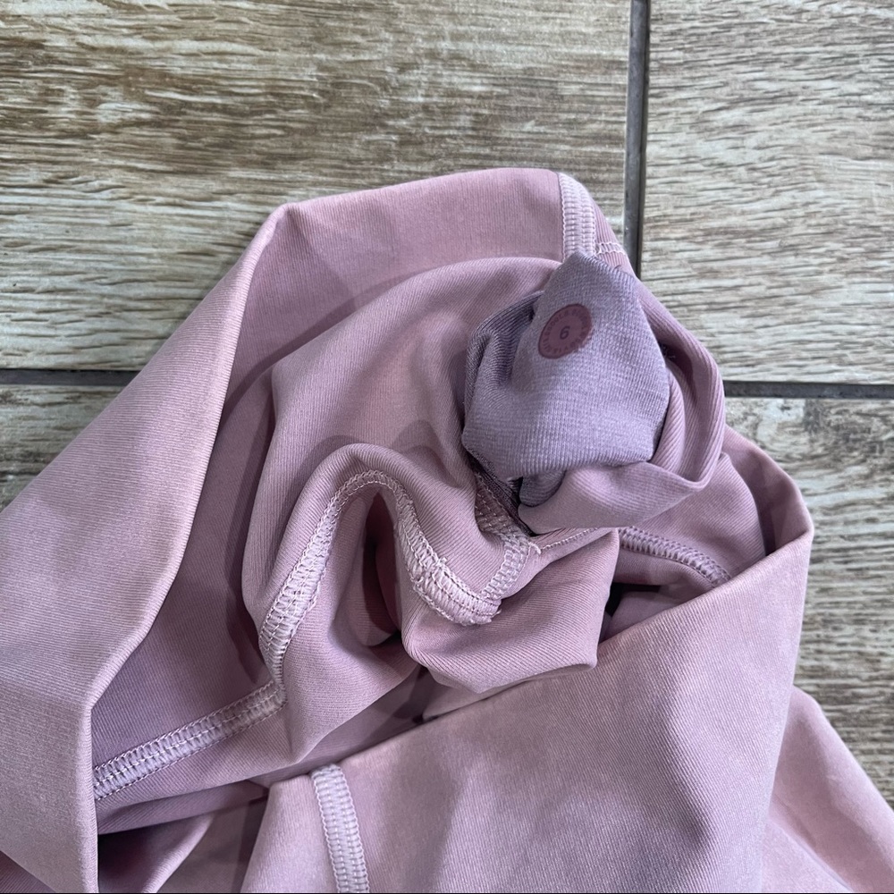 Lululemon Wunder Under High-Rise Tight Snow Washed
Vintage Mauve Size 6 - Picture 9 of 11